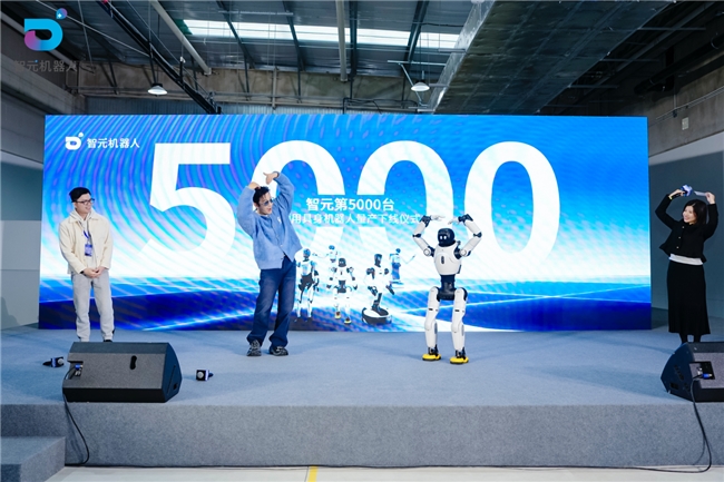 智元第5000台通用具身机器人量产下线，灵犀X2交付黄晓明工作室(图3)