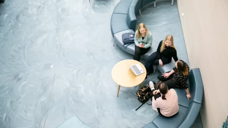 科学家发现 AI 能像人类一样评估社交情境，科研效率远超人工(图1)