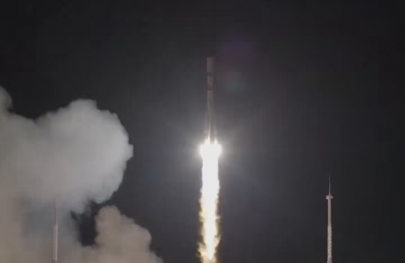 俄罗斯成功发射“进步 MS-32”货运飞船，为国际空间站运送 2.5 吨补给(图1)