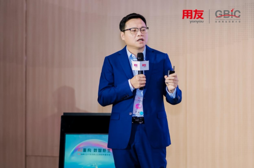 One AI-World, One YonSuite：引领成长型企业的数智化新范式(图1)