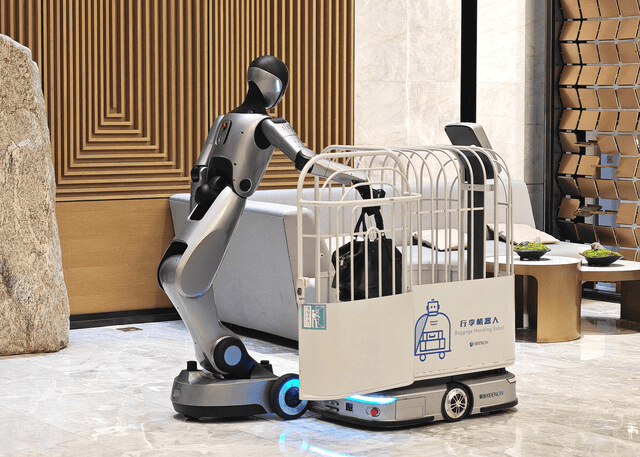 擎朗智能最新推出的具身服务型机器人XMAN-R1 酒店机器人风靡却难盈利,未来出路在何方?(图1)
