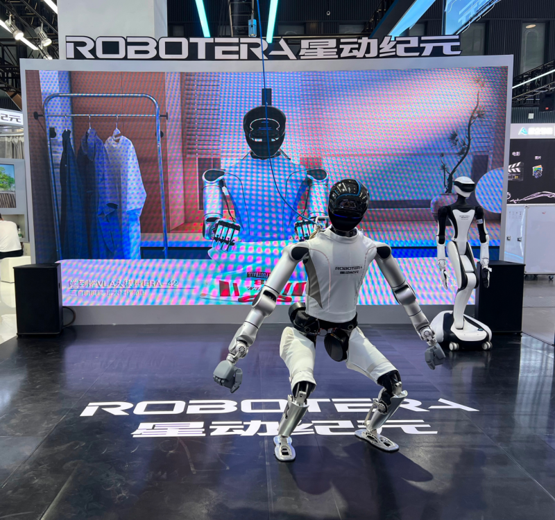 星动纪元具身智能 “六边形战士” 亮相WRC,全能实力Slay全场(图1) 星动纪元具身智能 “六边形战士” 亮相WRC,全能实力Slay全场(图1)