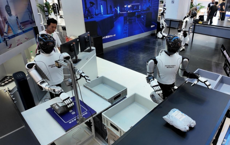 星动纪元具身智能 “六边形战士” 亮相WRC,全能实力Slay全场(图2) 星动纪元具身智能 “六边形战士” 亮相WRC,全能实力Slay全场(图2)