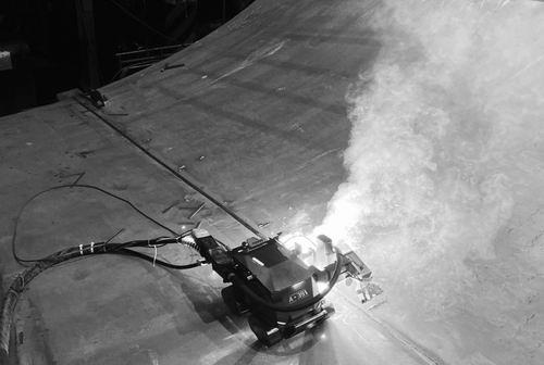 无轨爬行焊接机器人上岗(图1) 无轨爬行焊接机器人上岗(图1)