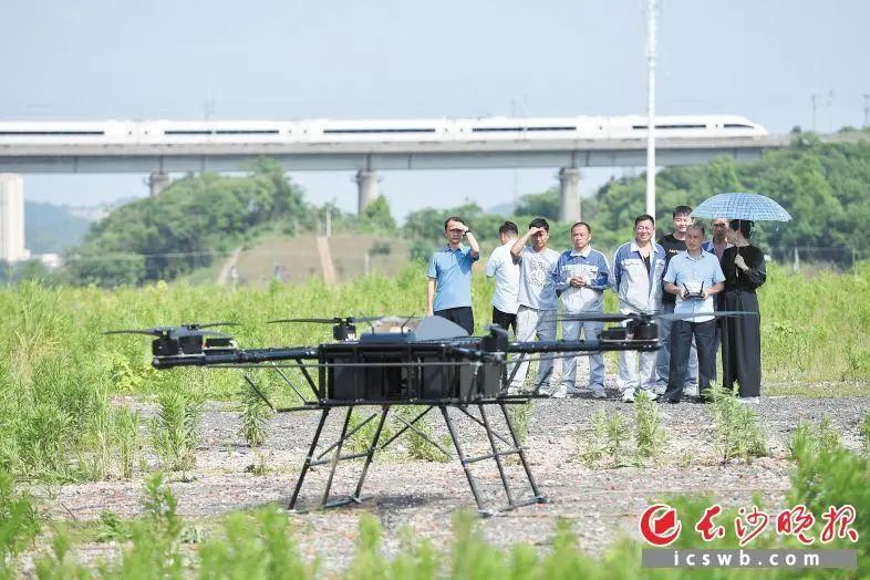 “长沙造”大载重长续航无人机研制成功(图1) “长沙造”大载重长续航无人机研制成功(图1)