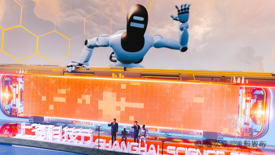 智元灵犀X2下半年将实现规模化出货!浦东人形机器人产业发展不断提速(图1) 智元灵犀X2下半年将实现规模化出货!浦东人形机器人产业发展不断提速(图1)