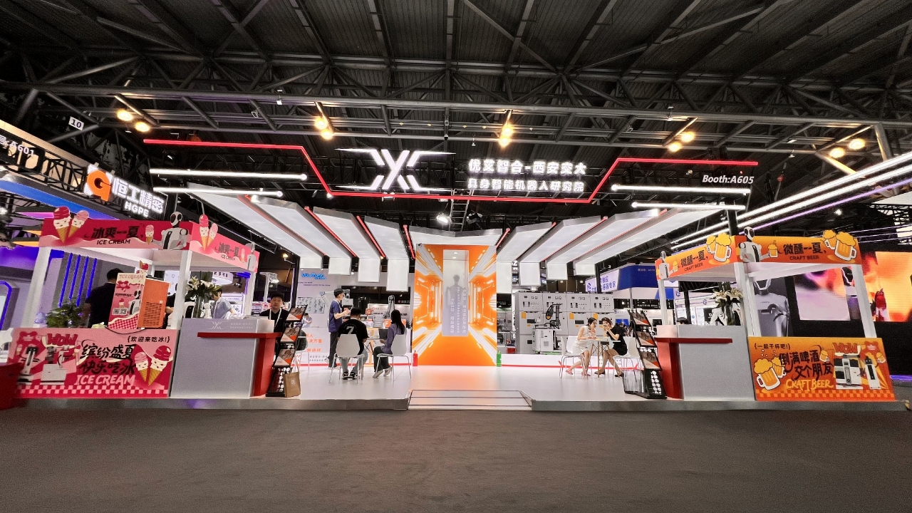 直击WAIC:优艾智合“一脑多态”打造工业具身智能群体智慧(图1) 直击WAIC:优艾智合“一脑多态”打造工业具身智能群体智慧(图1)