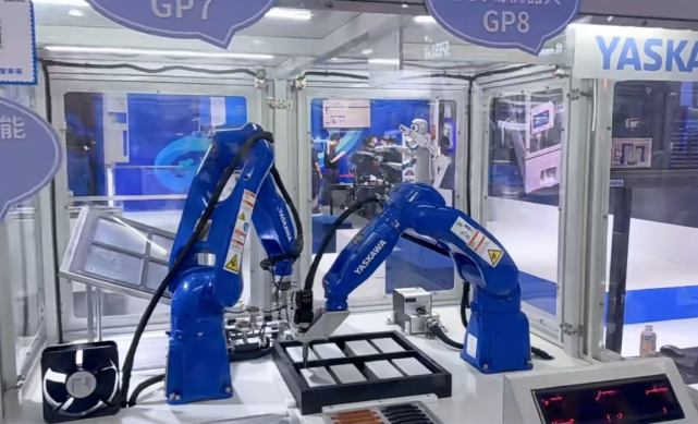 工业巨头深圳大秀实力!机器人乐队燃爆现场,1吨重载SCARA重磅亮相(图4) 工业巨头深圳大秀实力!机器人乐队燃爆现场,1吨重载SCARA重磅亮相(图4)