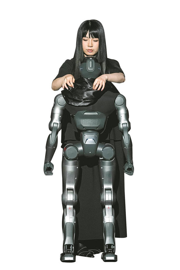 科技对撞时尚,广东智造亮相濮院时装周 机器人酷炫走秀,背后有何大乾坤? 科技对撞时尚,广东智造亮相濮院时装周 机器人酷炫走秀,背后有何大乾坤?(图1)