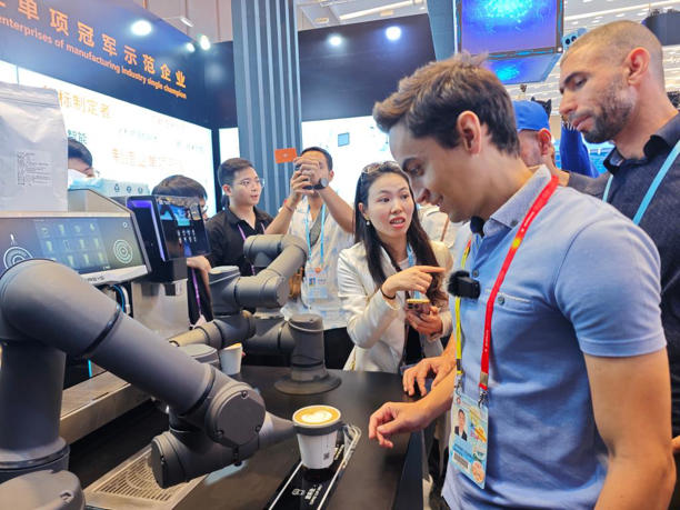 新华全媒+丨探馆广交会：机器人未来能做什么？(图3)