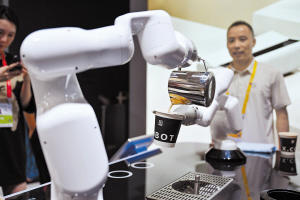 消博会上的“机器人总动员” 消博会上的“机器人总动员”(图4)