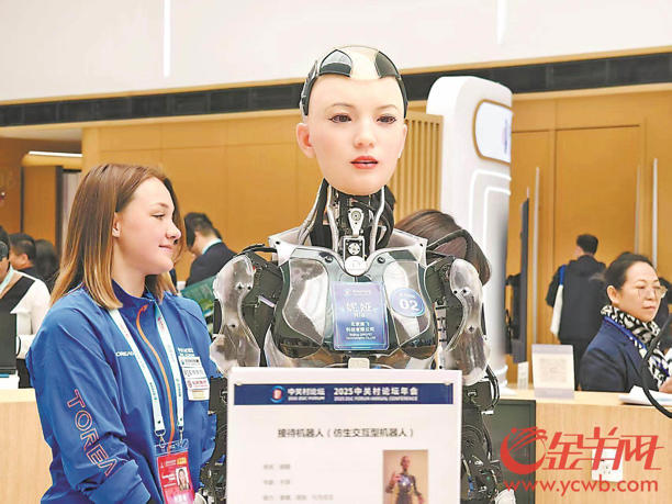 近百台机器人集群亮相中关村论坛 “机器人群舞”背后有何黑科技(图1)