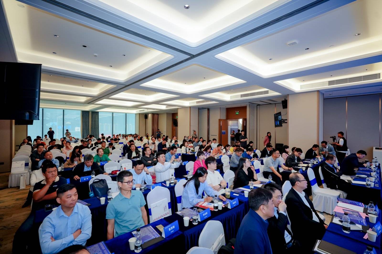 全球AI巅峰盛会!2025 AGIC深圳(国际)通用人工智能大会暨产业博览会正式启航!(图2) 全球AI巅峰盛会!2025 AGIC深圳(国际)通用人工智能大会暨产业博览会正式启航!(图2)