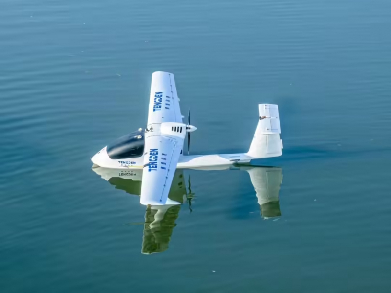 “混江龙”水陆两栖无人机亮相,首次实现小河流水面起降(图1) “混江龙”水陆两栖无人机亮相,首次实现小河流水面起降(图1)