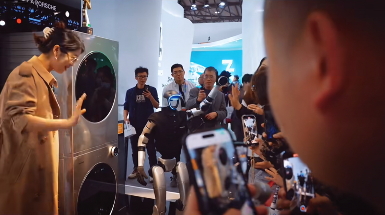 洗护行业被机器人撞了一下腰!这样的科技cp你见过吗?(图3) 洗护行业被机器人撞了一下腰!这样的科技cp你见过吗?(图3)