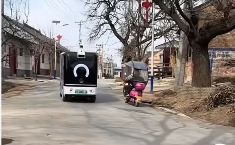 菜鸟快递无人车开始进村(图1) 菜鸟快递无人车开始进村(图1)