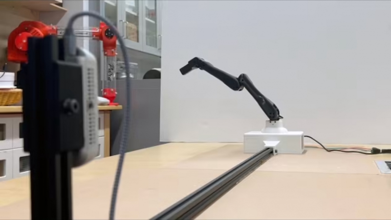 科学家最新研究:让机器人通过“照镜子”实现自我认知突破(图1) 科学家最新研究:让机器人通过“照镜子”实现自我认知突破(图1)