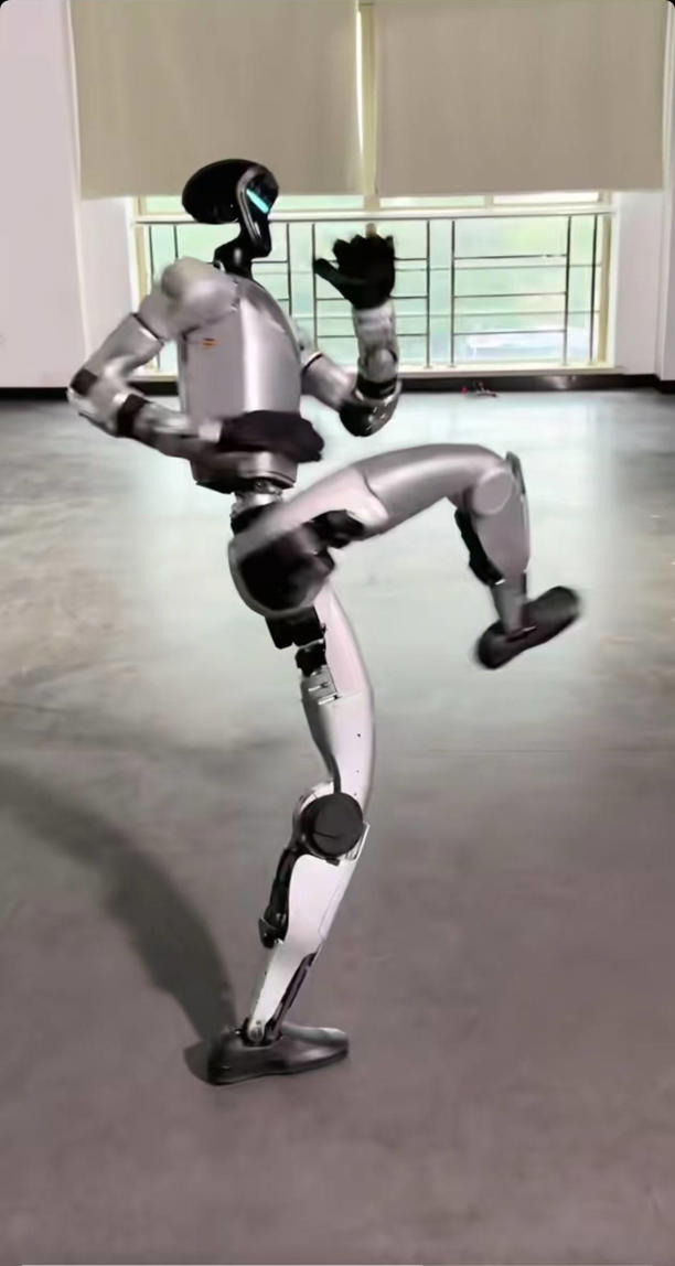 宇树人形机器人720度回旋踢惊艳,打扫家务功能还会远吗? 宇树人形机器人720度回旋踢惊艳,打扫家务功能还会远吗?(图2)