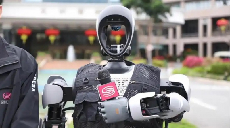 “机器人记者”亮相深圳市两会(图1) “机器人记者”亮相深圳市两会(图1)