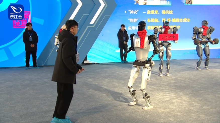 国内最高大最强壮，湖北 10 款人形机器人集体亮相！(图4)