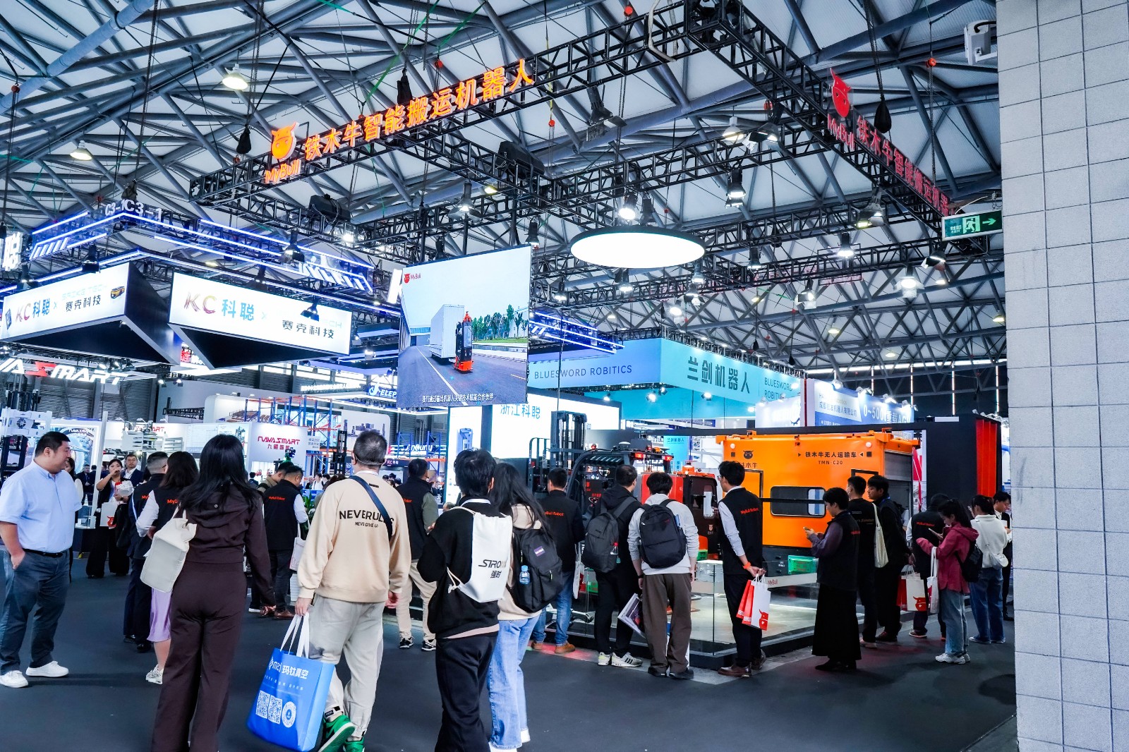 圆满收官CeMAT | 铁木牛以机器人产品与技术推动数智化变革 引领物流搬运新生态(图1) 圆满收官CeMAT | 铁木牛以机器人产品与技术推动数智化变革 引领物流搬运新生态(图1)