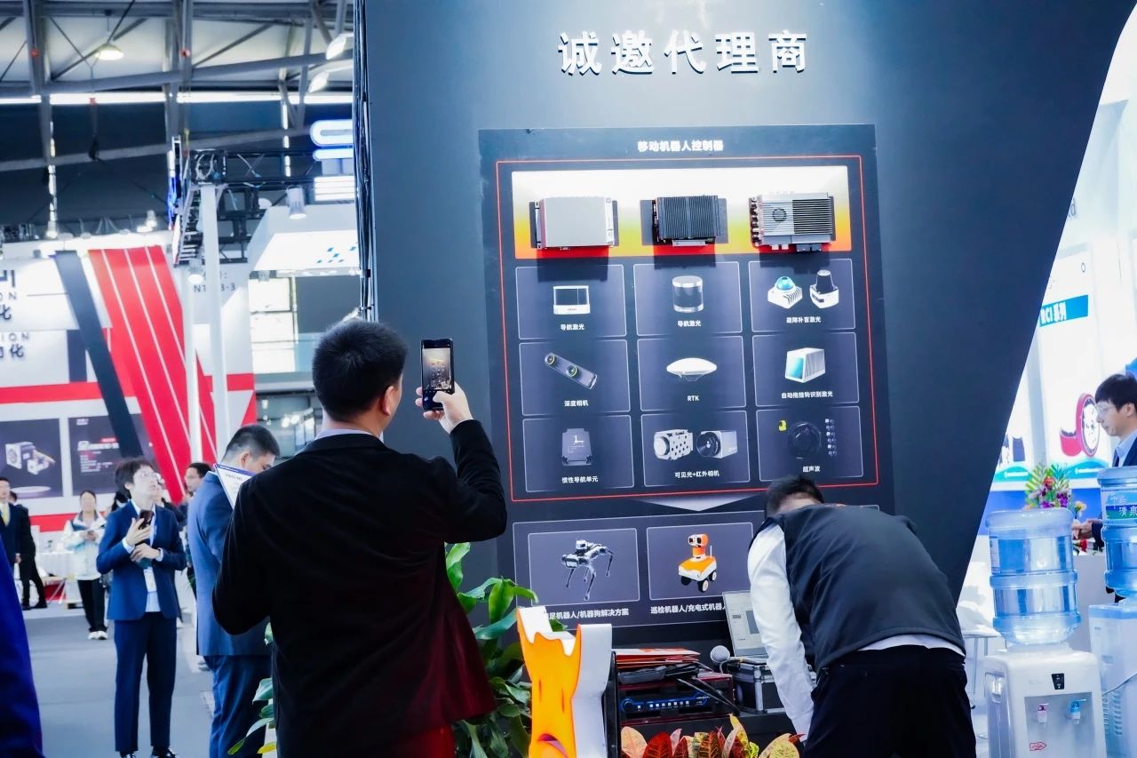 圆满收官CeMAT | 铁木牛以机器人产品与技术推动数智化变革 引领物流搬运新生态(图7) 圆满收官CeMAT | 铁木牛以机器人产品与技术推动数智化变革 引领物流搬运新生态(图7)