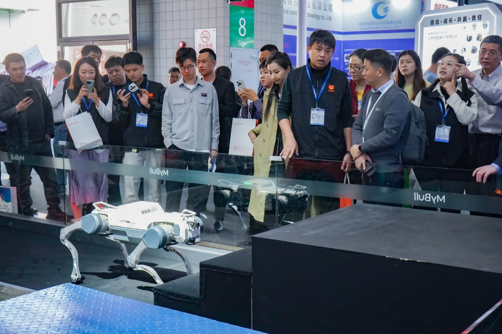 圆满收官CeMAT | 铁木牛以机器人产品与技术推动数智化变革 引领物流搬运新生态(图8) 圆满收官CeMAT | 铁木牛以机器人产品与技术推动数智化变革 引领物流搬运新生态(图8)