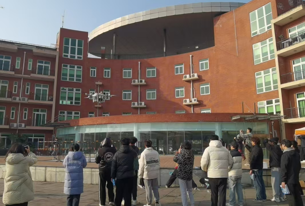 绵阳科技城新区无人机智慧配送成功首航(图1) 绵阳科技城新区无人机智慧配送成功首航(图1)