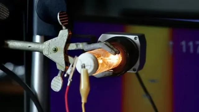 新型白炽灯发出亮度比之前强百倍的“扭曲光”(图1) 新型白炽灯发出亮度比之前强百倍的“扭曲光”(图1)