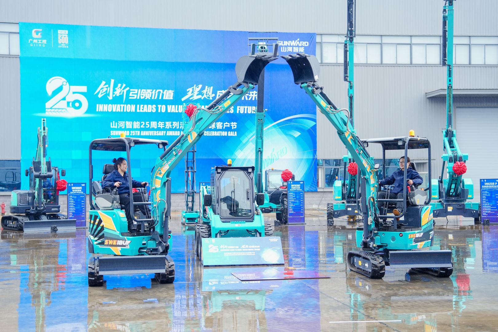 山河智能多类工程机械装备亮相长沙(图2) 山河智能多类工程机械装备亮相长沙(图2)