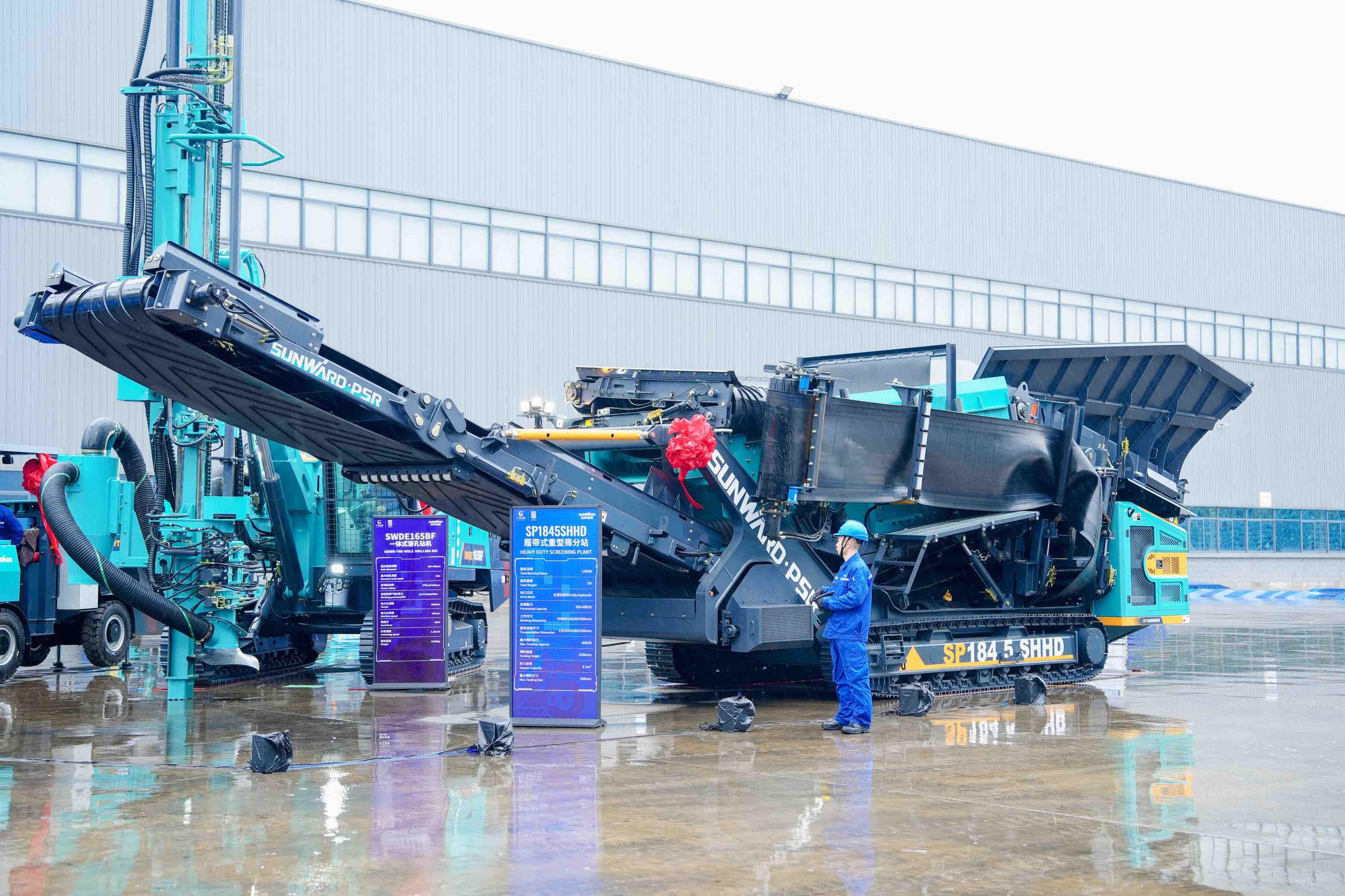 山河智能多类工程机械装备亮相长沙(图3) 山河智能多类工程机械装备亮相长沙(图3)