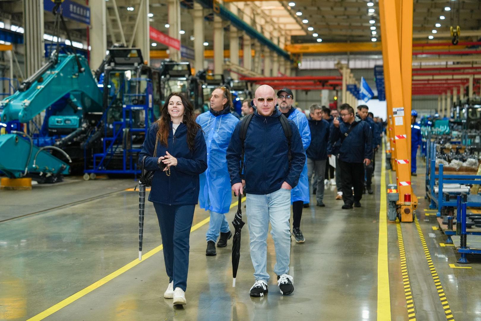 山河智能多类工程机械装备亮相长沙(图5) 山河智能多类工程机械装备亮相长沙(图5)