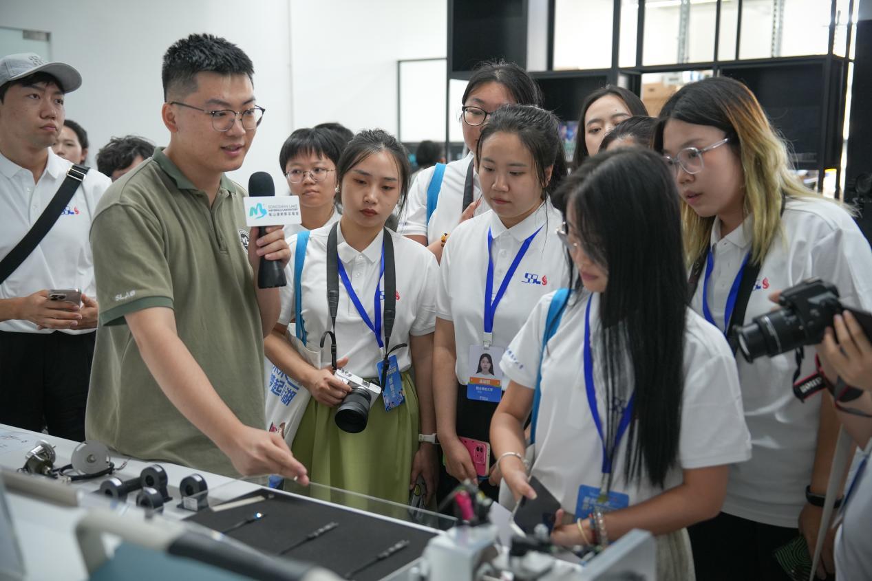 全国高校校媒精英特训营活动走进东莞松山湖(图2) 全国高校校媒精英特训营活动走进东莞松山湖(图2)