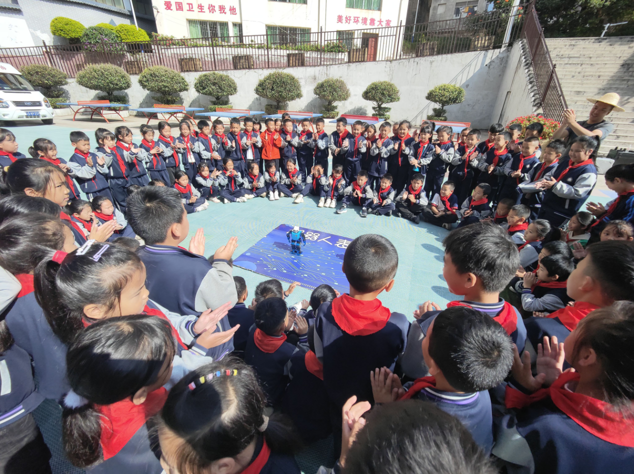 云南红河:科普之花在边境校园绽放(图2) 云南红河:科普之花在边境校园绽放(图2)