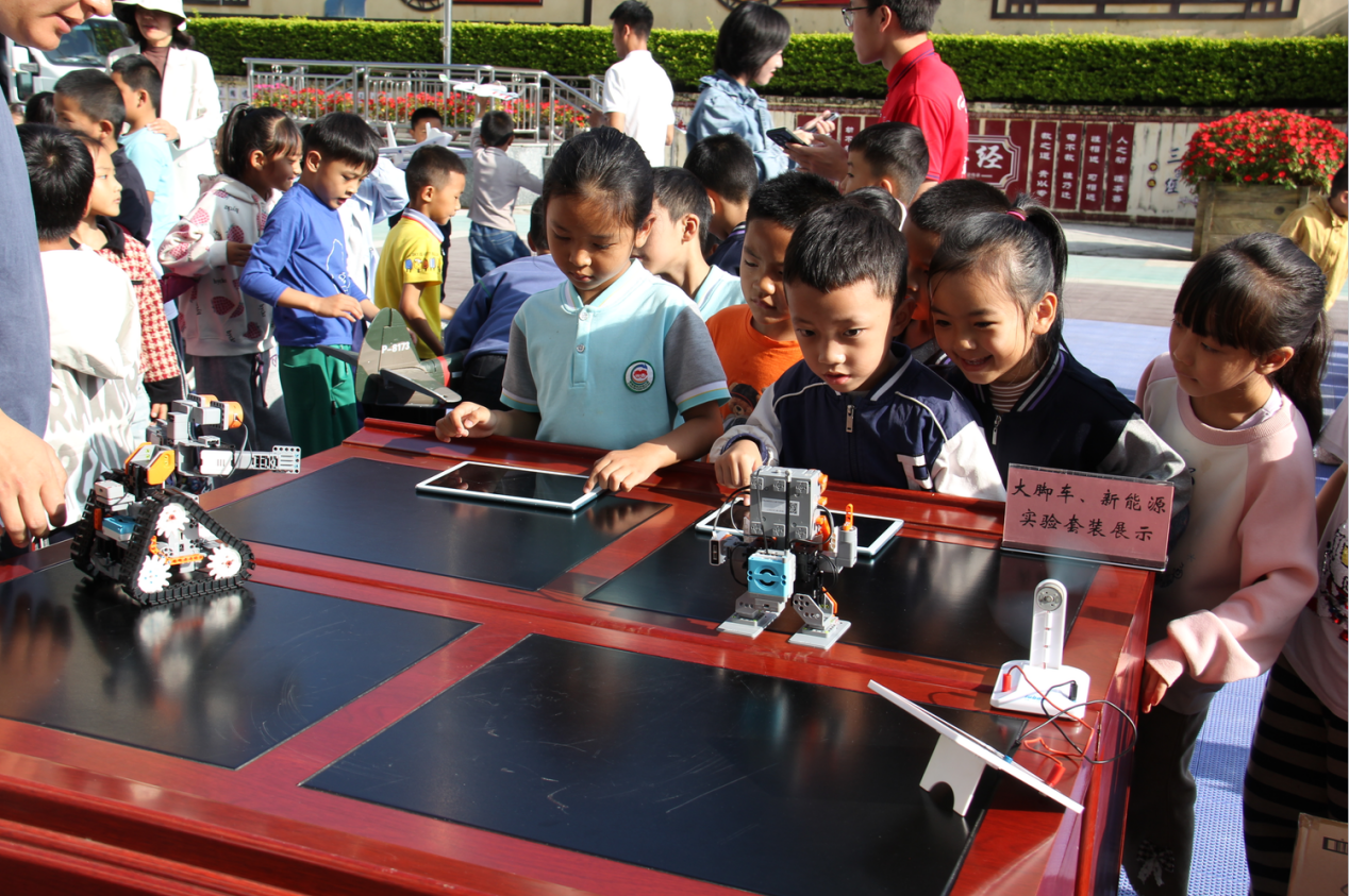 云南红河:科普之花在边境校园绽放(图6) 云南红河:科普之花在边境校园绽放(图6)