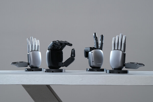 傅利叶发布通用人形机器人GR-2，开启GRx系列新征程(图2)