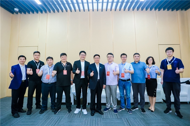 2024世界机器人大会开幕，小雨智造畅想“工业智造”新未来(图1)