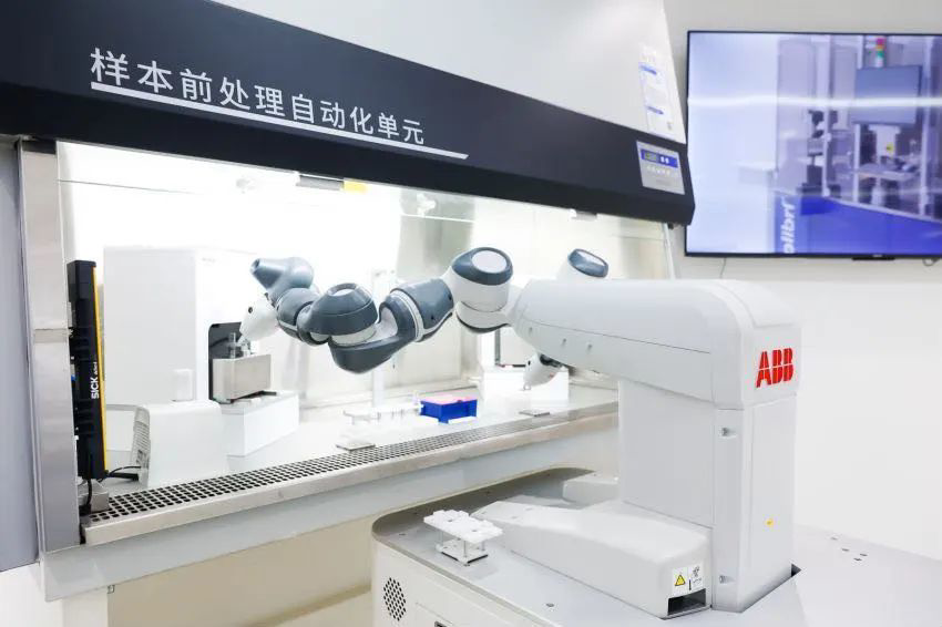 直击引领区丨亚洲首个！ABB机器人赋能中心启用(图2)