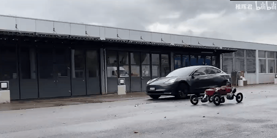 舍百万年薪造“哪吒”？稚晖君开发双足机器人实现轮足切换结构创新设计！(图5)