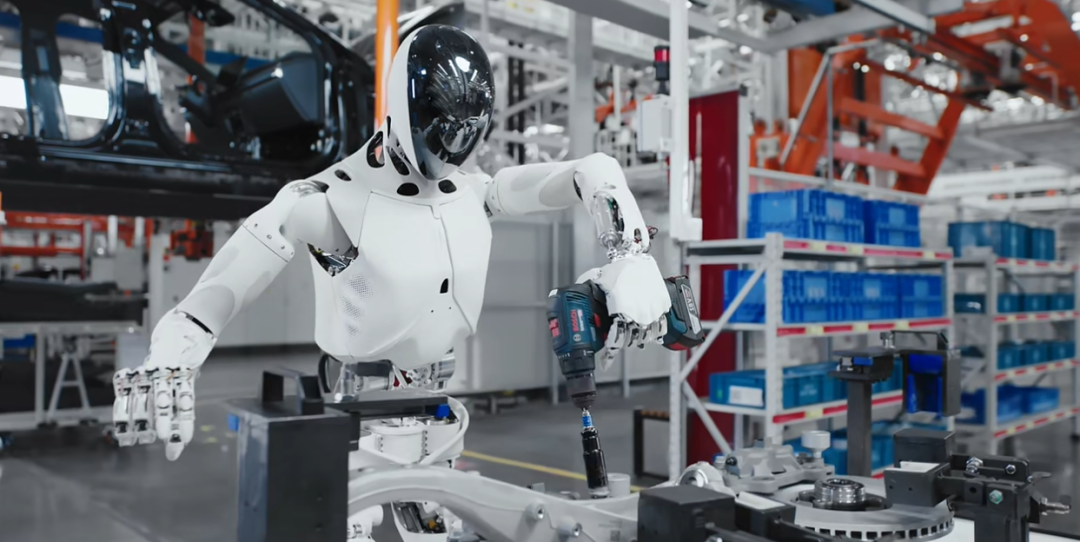 小鹏第一台量产人形机器人问世了！(图2)